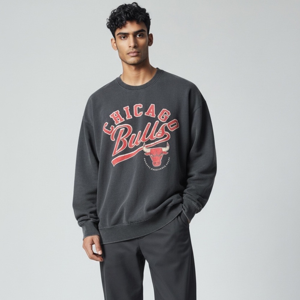 Chicago Bulls Sweatshirt Men’s XL Black Vintage Style‎ NBA Crewneck Pullover